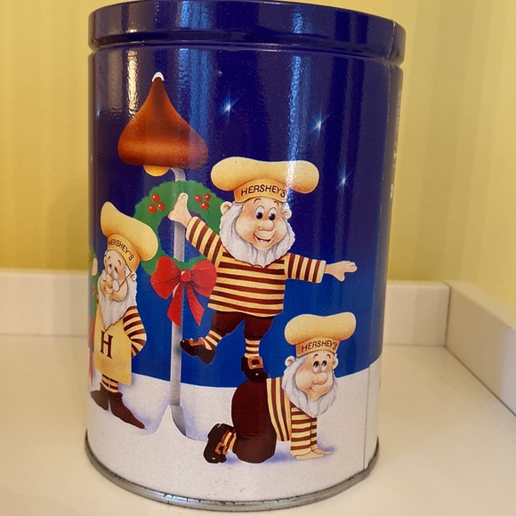 Vintage 1993 HERSHEY’S Holiday Classic Series Round Canister Tin #5 Elves Xmas - Picture 3 of 14